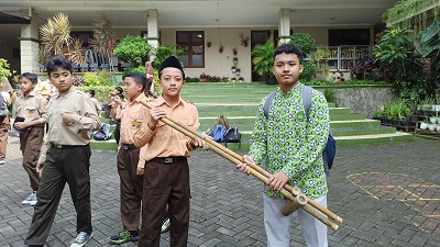 SMA Islam Hidayatullah Semarang Gelar Sosialisasi Dolanan Tradisional di SD Islam Hidayatullah